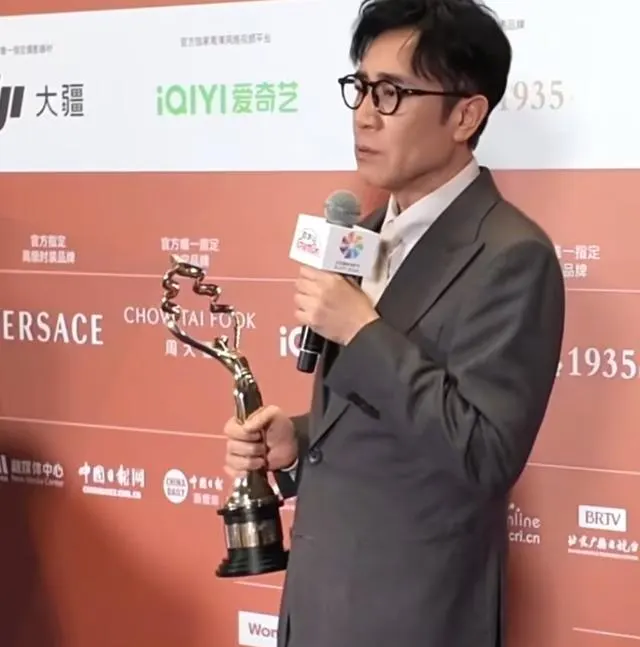 于和伟凭《悬崖之上》获第十一届北影节天坛奖最佳男主角 相关图片