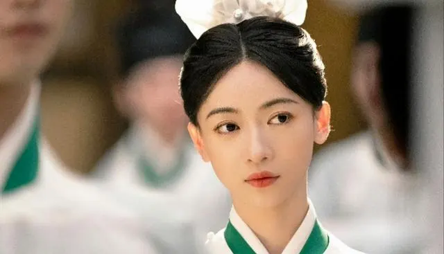 《墨雨云间》开播五集登顶热度第一,梁咏琪陈乔恩配角破圈引行业反思 现场图 《墨雨云间》开播五集登顶热度第一,梁咏琪陈乔恩配角破圈引行业反思 现场图